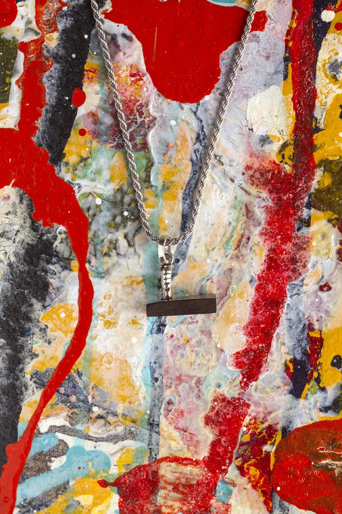 Dispensador de la buena voluntad del hacer el bien sobre la tierra. Escultura miniatura plata 925.1.8x2cm Dispensador de la buena voluntad del hacer el bien sobre la tierra. Escultura miniatura plata 925.1.8x2cm